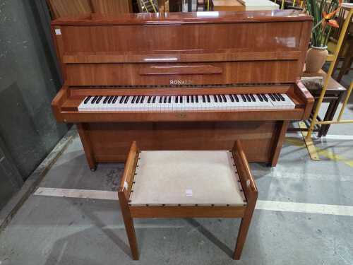 Ronaldi piano with stool