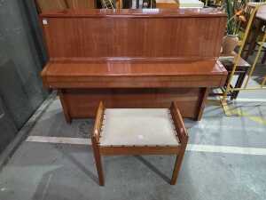 Ronaldi piano with stool - 3