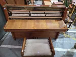 Ronaldi piano with stool - 4
