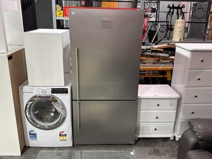 Fisher & Paykel E522B 519L fridge freezer