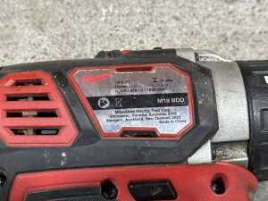 Milwaukee M18 cordless drill and impact driver set - 2
