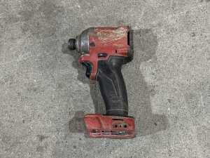 Milwaukee M18 cordless drill and impact driver set - 3