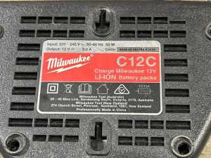 Milwaukee M18 cordless drill and impact driver set - 4