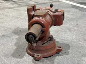 Heavy-duty swivel bench vice - 3