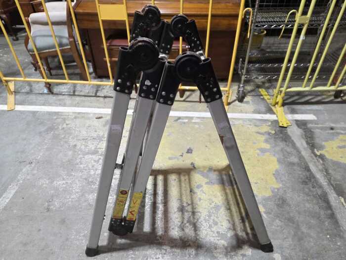 Folding multi-purpose aluminium ladder