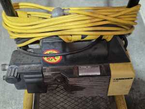 Three pressure washers with K&auml;rcher accessories - 2