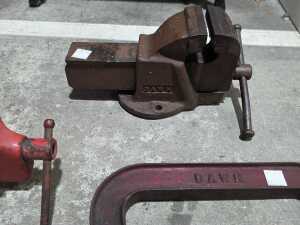 Two cast iron bench vices and a C clamp - 3