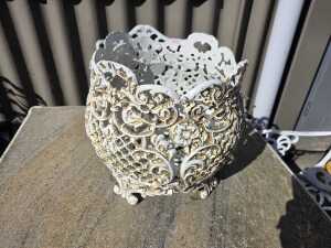 Five-piece cast metal outdoor setting with Kentcast bowl - 3