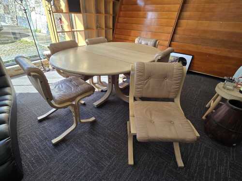 Seven-piece Danish De Luxe dining suite