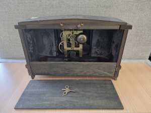 Antique Sessions black lacquer mantel clock - 3