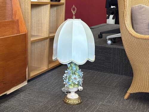 Vintage figural floral ceramic lamp