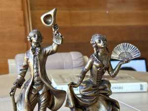 Two decorative gold tone resin figures on a marble base - 2