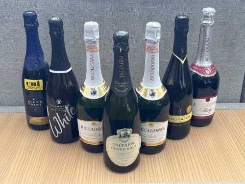 Mixed sparkling wine, seven bottles