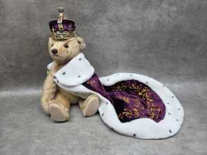 Steiff Queen Elizabeth II Coronation teddy bear - 4