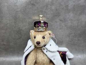 Steiff Queen Elizabeth II Coronation teddy bear - 6