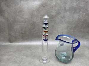 Hand-blown glass swizzle sticks together with a Galileo thermometer - 4