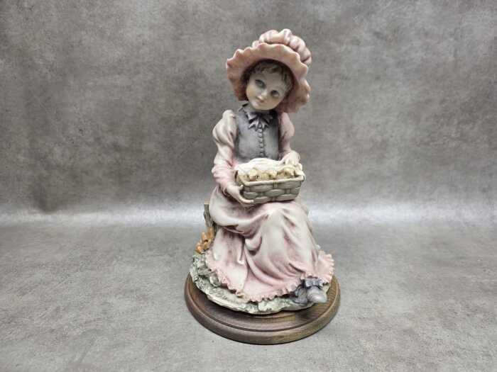Giuseppe Armani figure of a girl