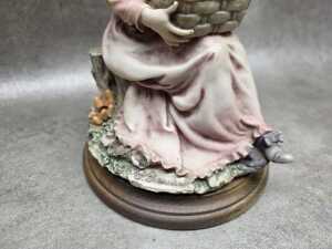 Giuseppe Armani figure of a girl - 3