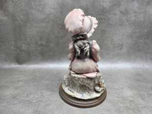 Giuseppe Armani figure of a girl - 4