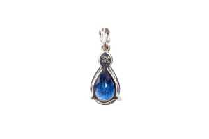 A synthetic sapphire and natural diamond pendant in 9 carat white gold - 2