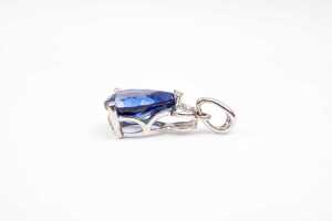 A synthetic sapphire and natural diamond pendant in 9 carat white gold - 3