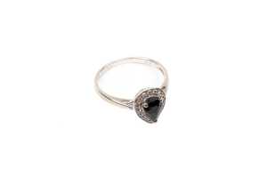 A sapphire and diamond ring in 10 carat white gold - 2
