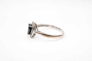 A sapphire and diamond ring in 10 carat white gold - 3