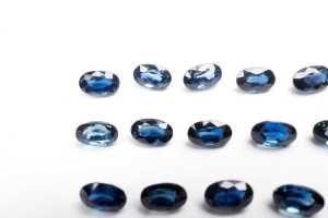 A collection of seventeen oval natural sapphires - 2