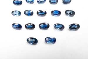 A collection of seventeen oval natural sapphires - 4
