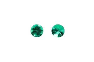 A collection of eight round natural emeralds - 4