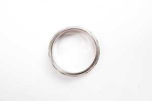 A Celtic design ring in 9 carat yellow gold and sterling silver - 3