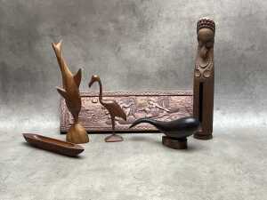 Carved timber decorative items, including animal figures - 2