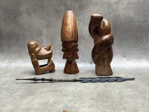 Carved timber decorative items, including animal figures - 3