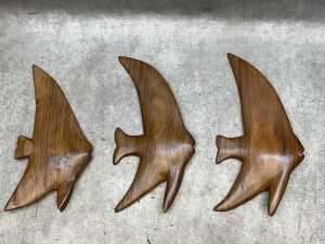Carved timber decorative items, including animal figures - 4