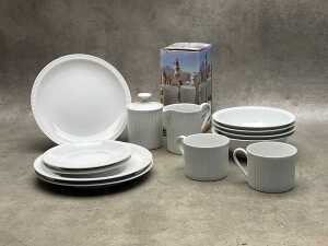 Assorted porcelain crockery including Villeroy & Boch 'Julie' and 'Vieux Luxembourg'
