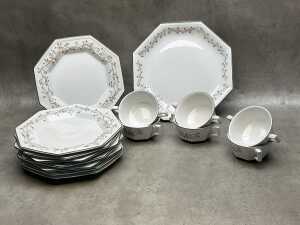 Johnson Brothers 'Eternal Beau' ceramic dinner setting for eight - 3