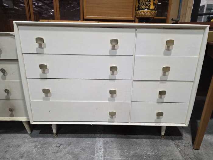 Alrob Furniture eight-drawer chest