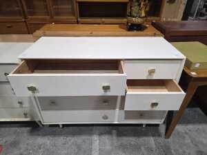 Alrob Furniture eight-drawer chest - 3