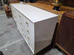 Alrob Furniture eight-drawer chest - 6