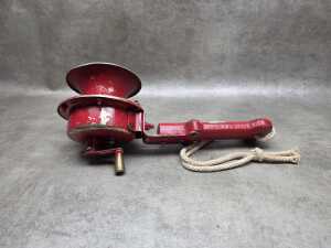 Hand-operated red mechanical siren - 2