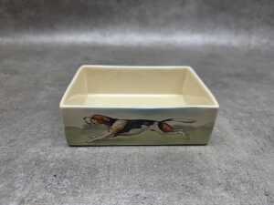 Royal Doulton 'Fox Hunting' porcelain series ware cigarette box with set of four ashtrays - 6