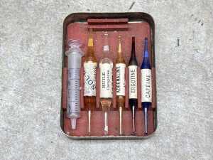 Antique French Laboratories Friasse emergency pocket kit - 2