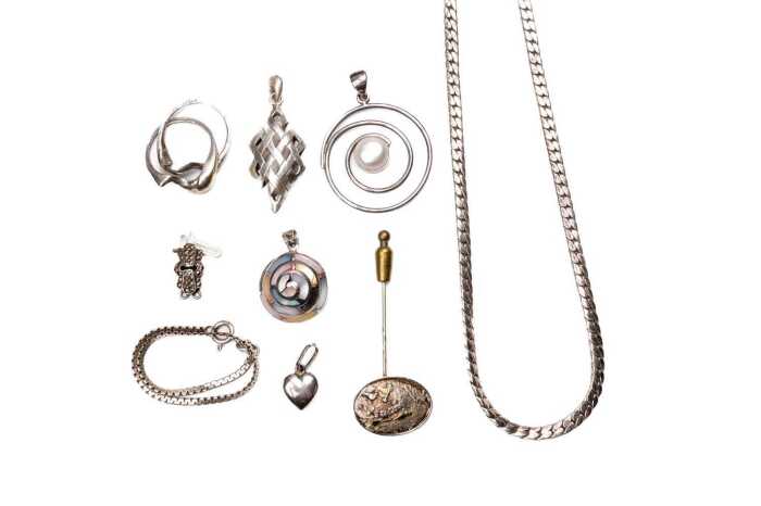 A collection of jewellery in sterling silver