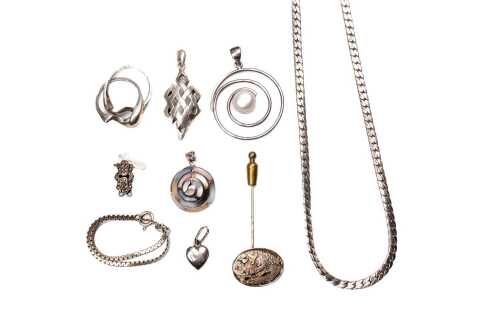 A collection of jewellery in sterling silver