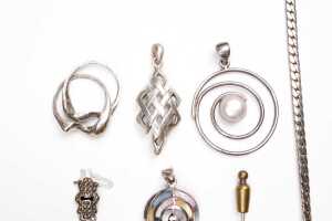 A collection of jewellery in sterling silver - 2