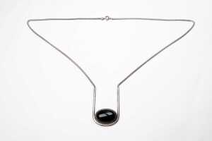 A collection of jewellery in silver - 4