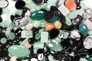 A large collection of cabochon gemstones - 5