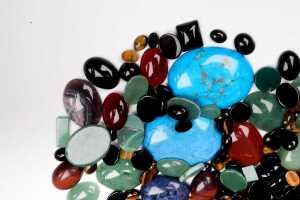 A large collection of cabochon gemstones - 2