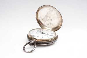 An antique Elgin pocket watch in sterling silver - 3