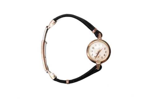 A vintage Tudor ladies watch in 9 carat yellow gold